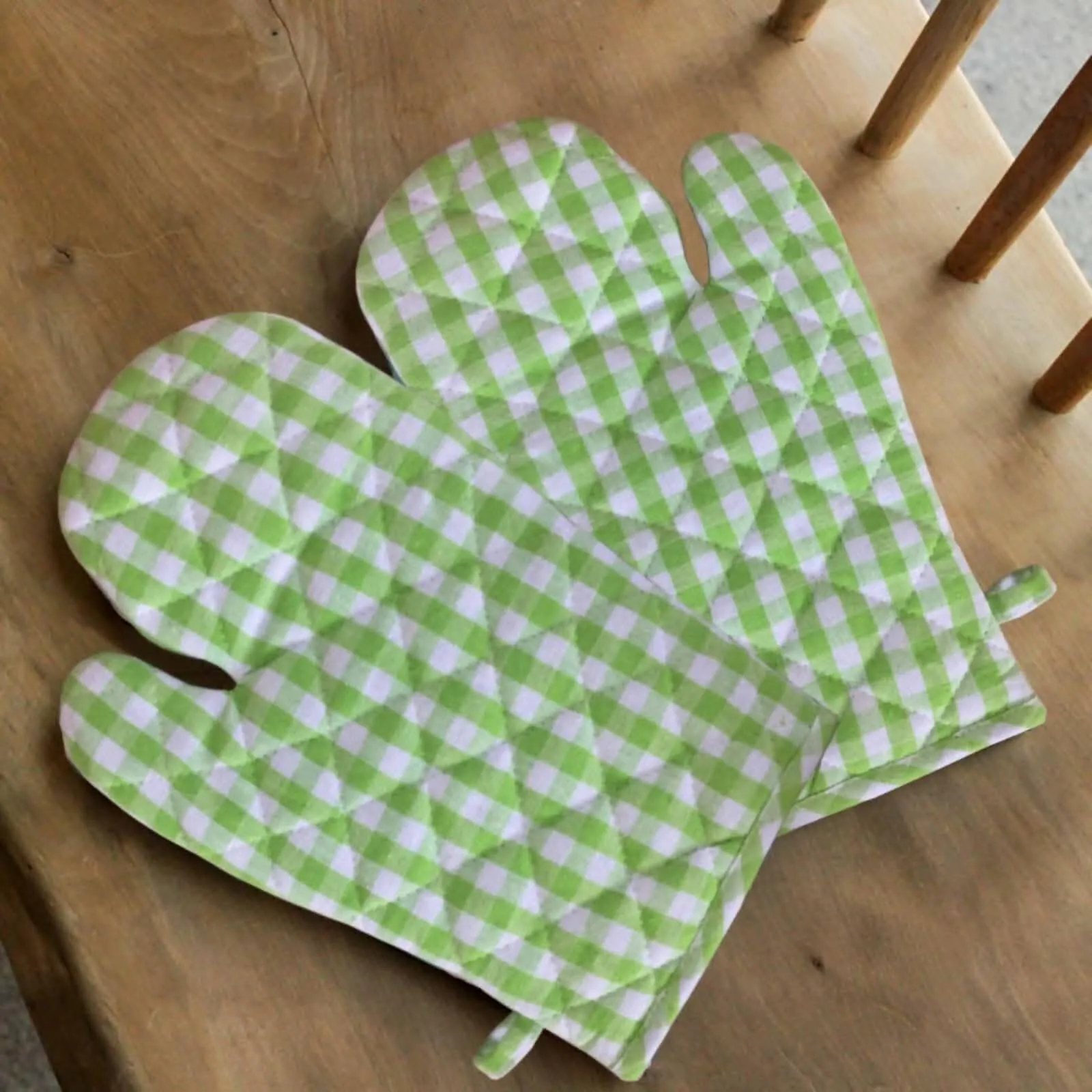 Lushomes oven gloves, Green Small Checks microwave gloves, oven accessories, kitchen gloves for cooking heat, microwave hand gloves