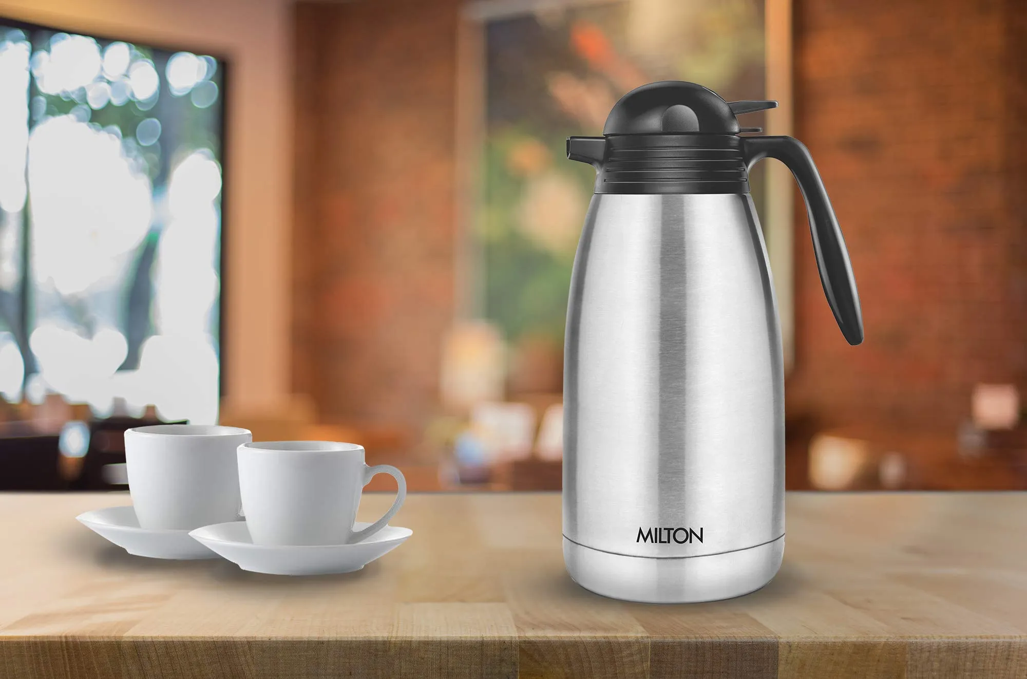 Milton Thermosteel Flip Lid Flask, 750 milliliters, Silver & Milton Thermosteel Carafe for 24 Hours Hot or Cold, 2000 ml, Silver