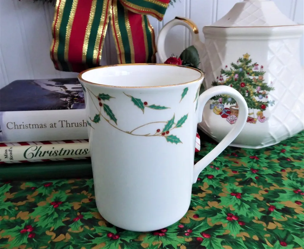 Mug Holly Design 1989 England Christmas Tea 40th Anniversary Boehm 4.25 Inches