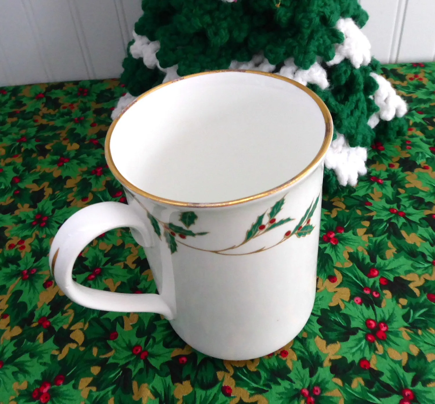 Mug Holly Design 1989 England Christmas Tea 40th Anniversary Boehm 4.25 Inches